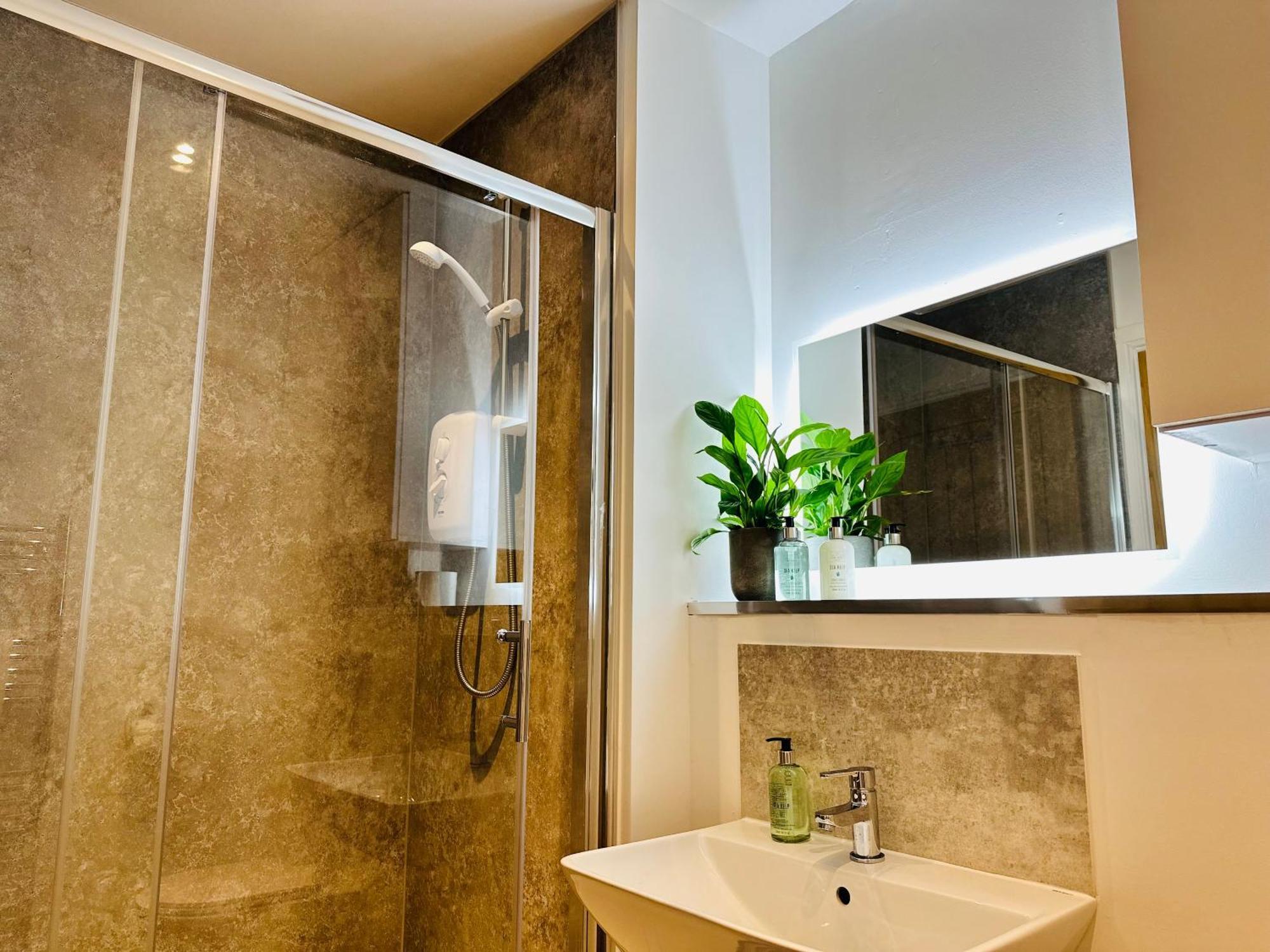 Barnet House Serviced Apartments Dunfermline Exteriör bild
