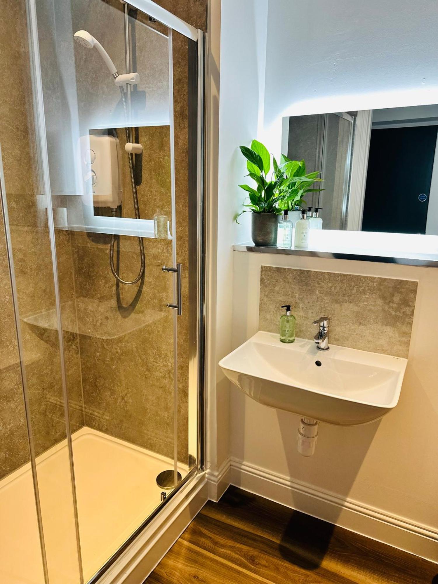 Barnet House Serviced Apartments Dunfermline Exteriör bild