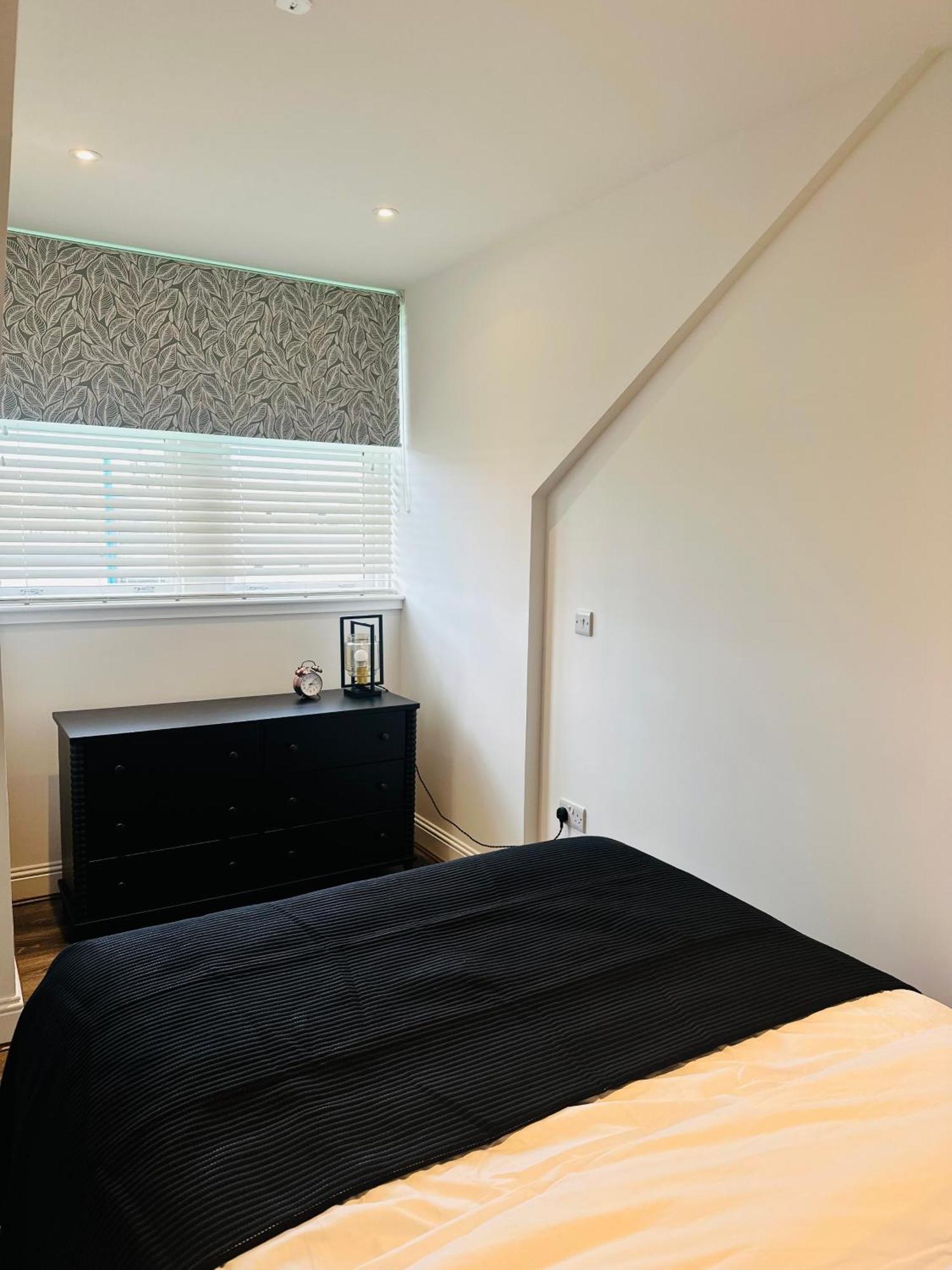 Barnet House Serviced Apartments Dunfermline Exteriör bild